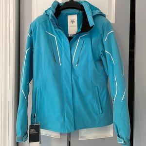 NWT Descente ski coat w removable hood.Titan Thermo/Ion bodies.Zip up/Velcro